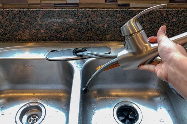 تعویض کارتریج شیر آب اهرمی و انواع آن