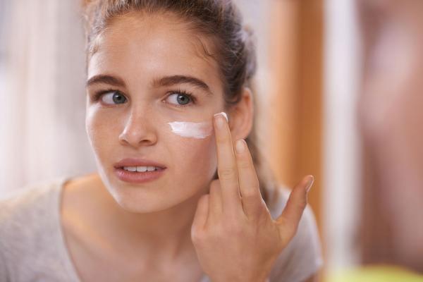 خرید برترین کرم و لوسیون ها برای پوست های حساس