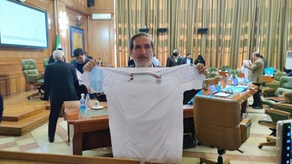 عکس ، کری خوانی برای آمریکا از نوع شورای شهر تهران ، عکس عکس ، کری خوانی برای آمریکا از نوع شورای شهر تهران ، عکس یادگاری اعضای شورا با پیراهن تیم ملی