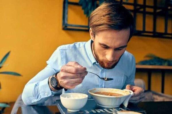 این وقت روز غذا بخورید، هم پیر می شوید هم زشت! این وقت روز غذا بخورید، هم پیر می شوید هم زشت!