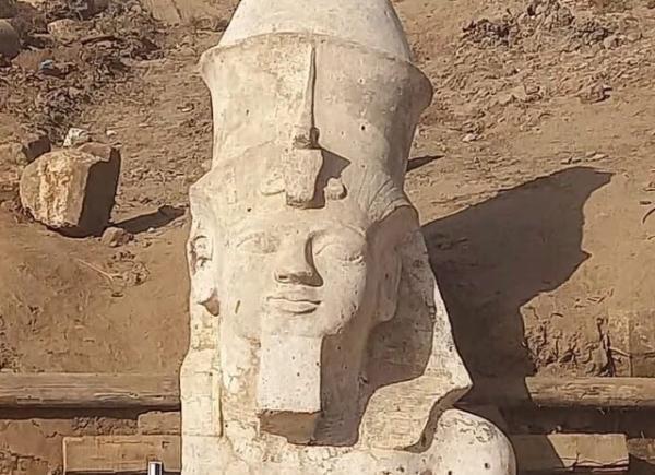کشف مجسمه بزرگ فرعون